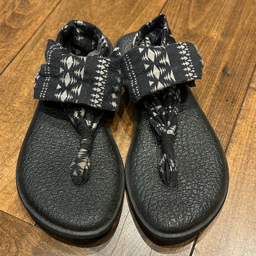 Sanuk Sandals 6.5 Women